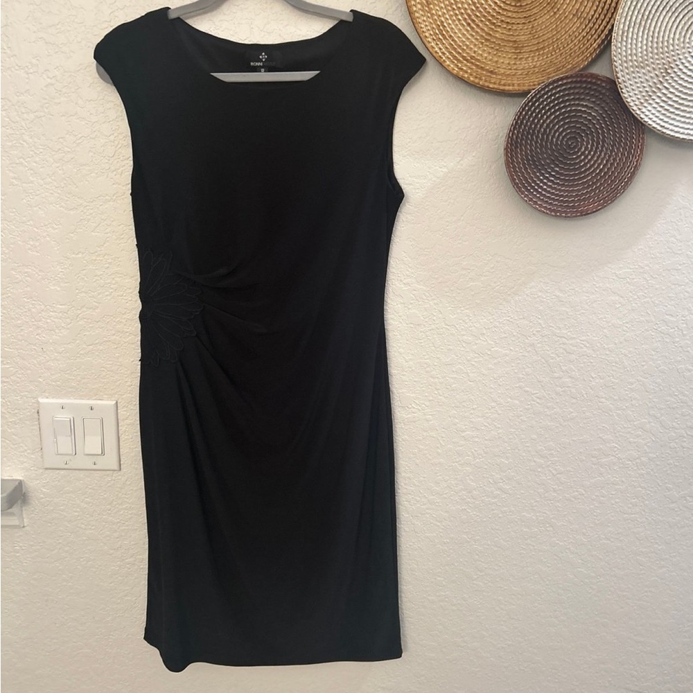 Ronni Nicole Classic Black‎ Midi Dress
